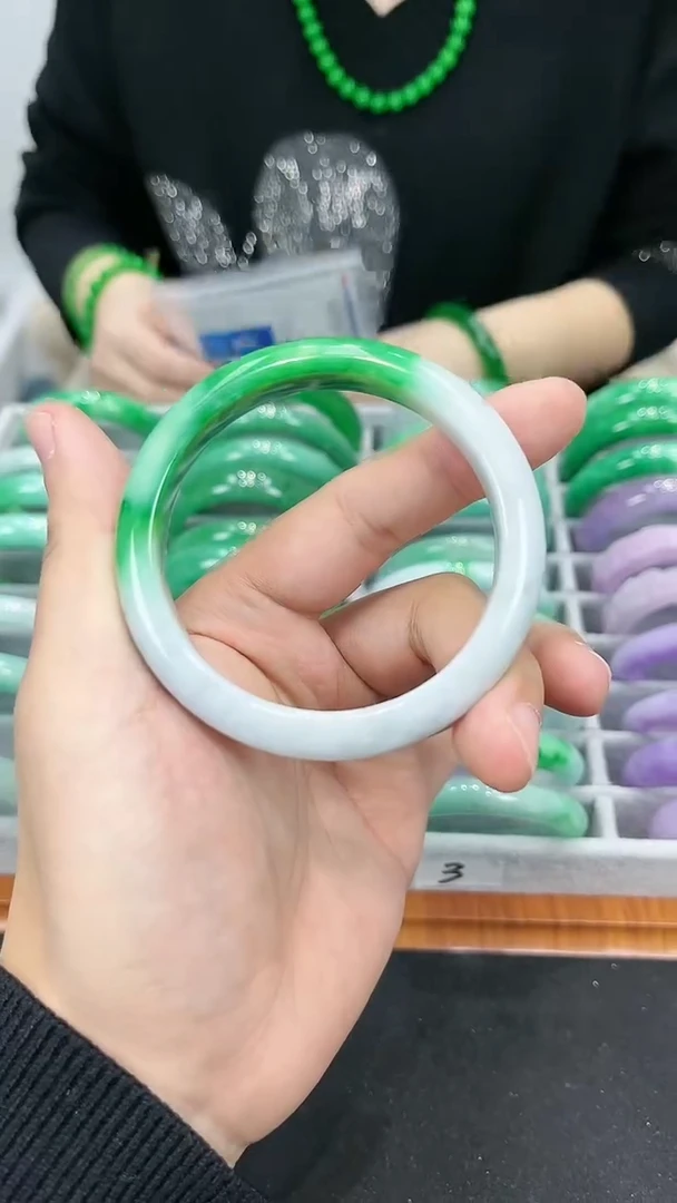 【闪购商品】砖雕s14 蜡阳绿手镯 圈口58.5