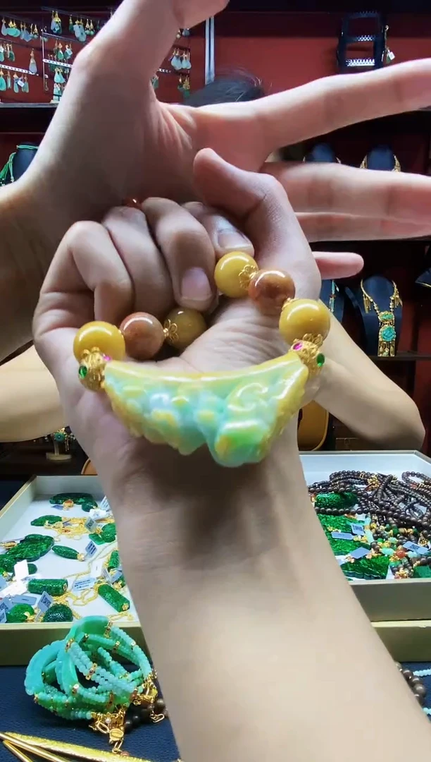 颈饰未镶嵌翡翠手串