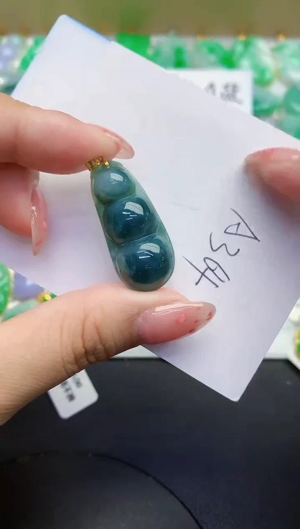 翡翠18K金镶嵌颈饰缅甸天然翡翠A货
