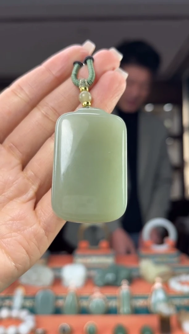 颈饰未镶嵌和田玉佩佩