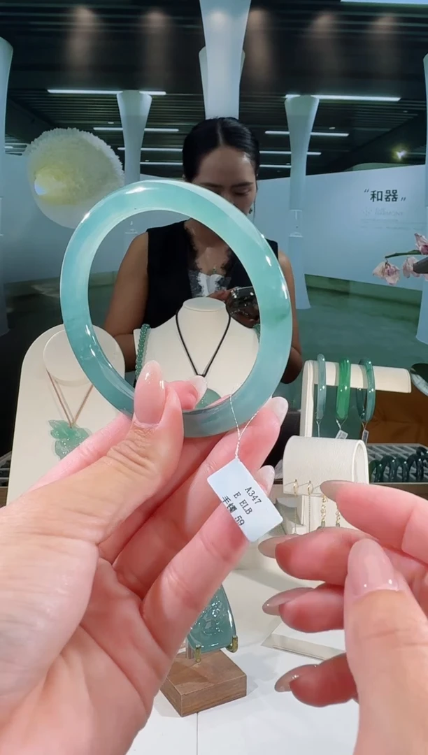 翡翠手镯未镶嵌纯天然A货翡翠  59圈