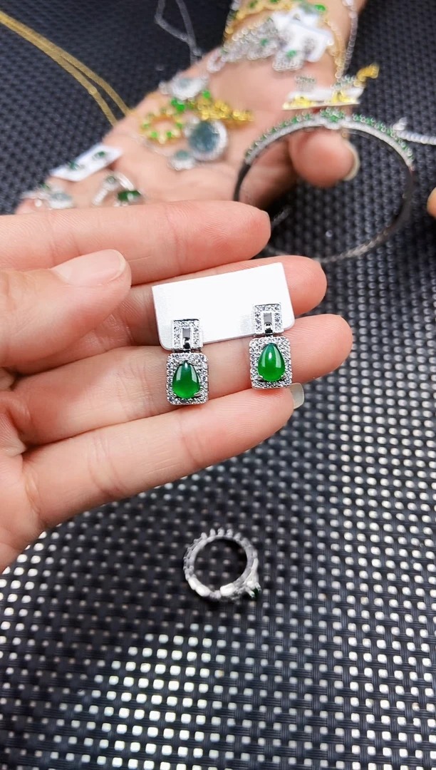 【闪购商品】翡翠耳饰未镶嵌11111111