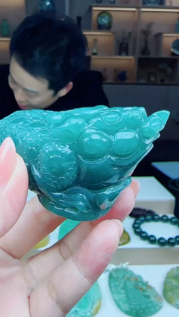 颈饰未镶嵌翡翠多样性发其一     三角金蟾