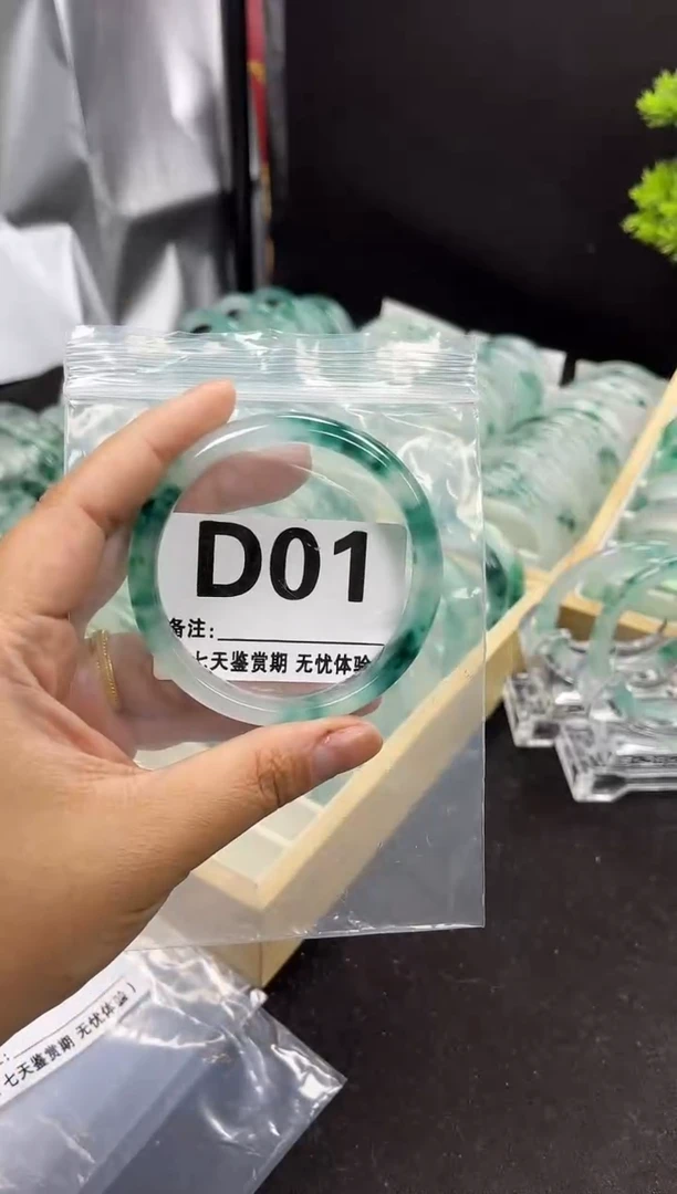 【闪购商品】石英岩玉手镯未镶嵌D01