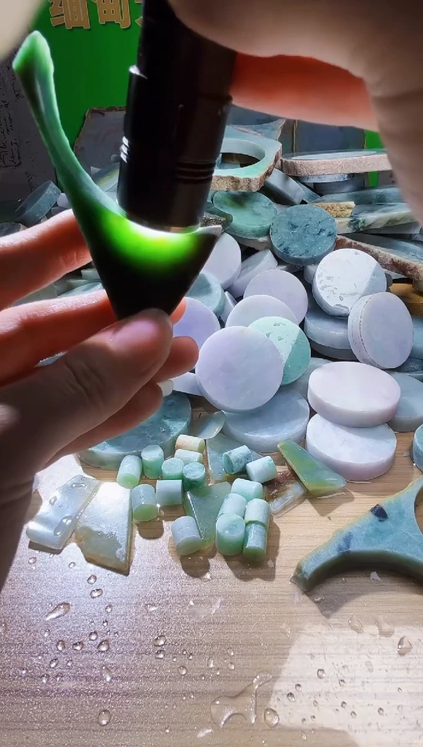 翡翠未镶嵌颈饰翡翠A货784