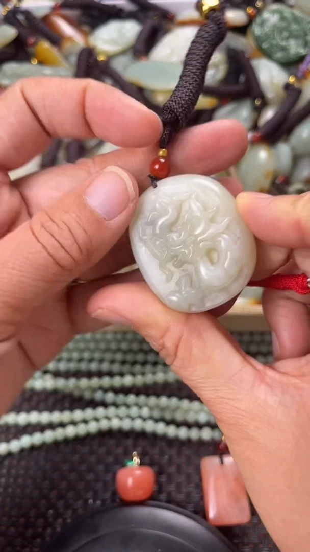 【闪购商品】和田玉颈饰未镶嵌多样性发货没有证书拍一发一有瑕
