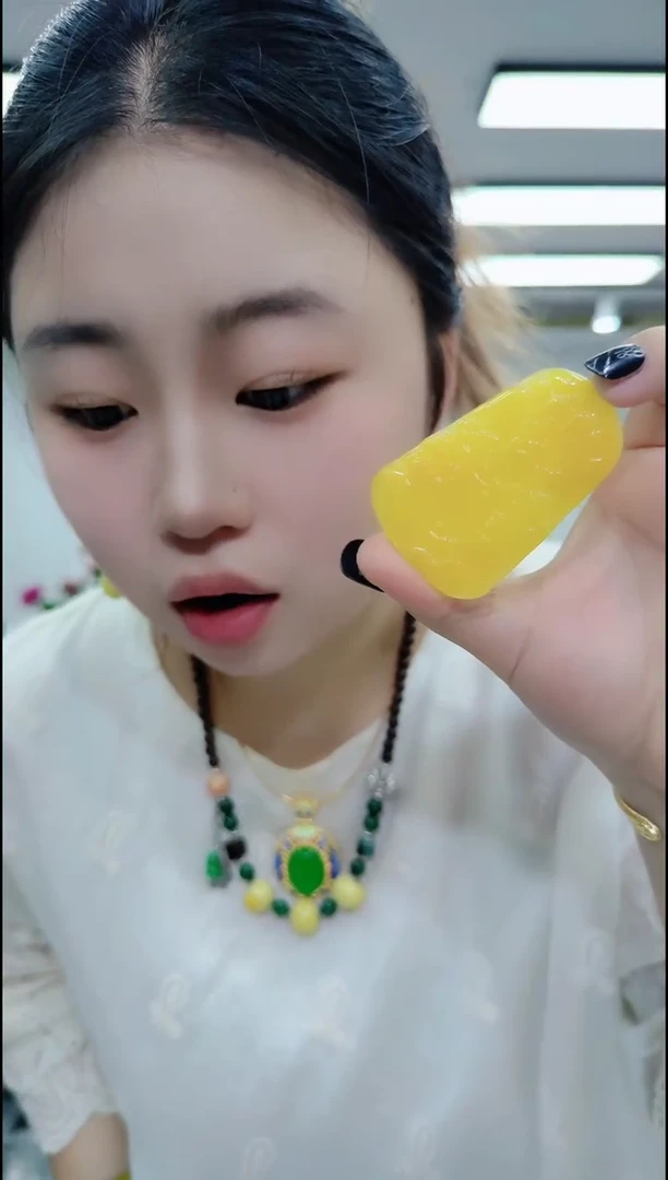 翡翠未镶嵌颈饰1020黄色山水牌