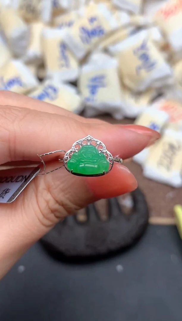 18K金镶嵌挂件翡翠—