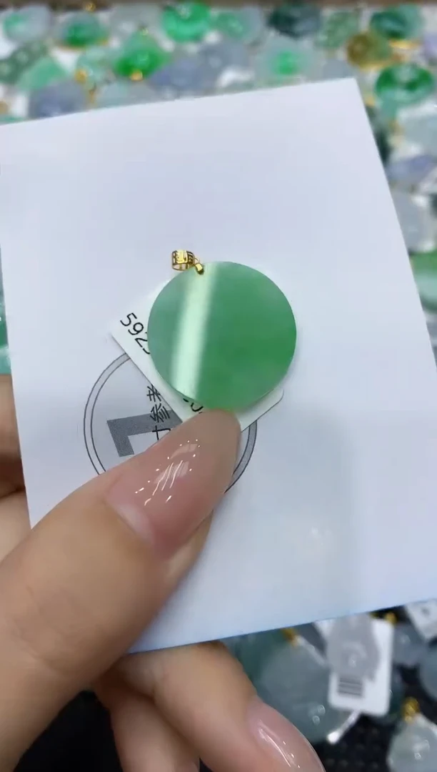 颈饰18K金镶嵌翡翠111111111111