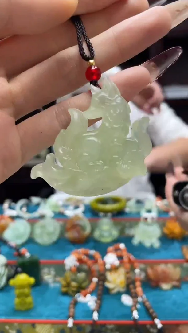 未镶嵌岫玉吊坠·