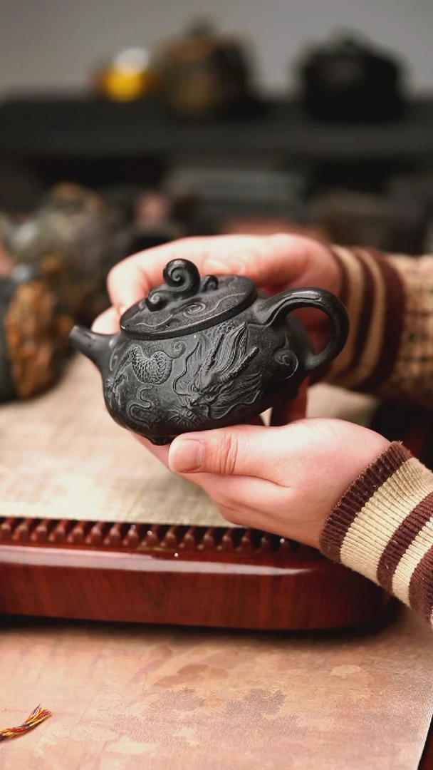 归玉堂冰碛岩重工雕刻龙石瓢壶260cc
