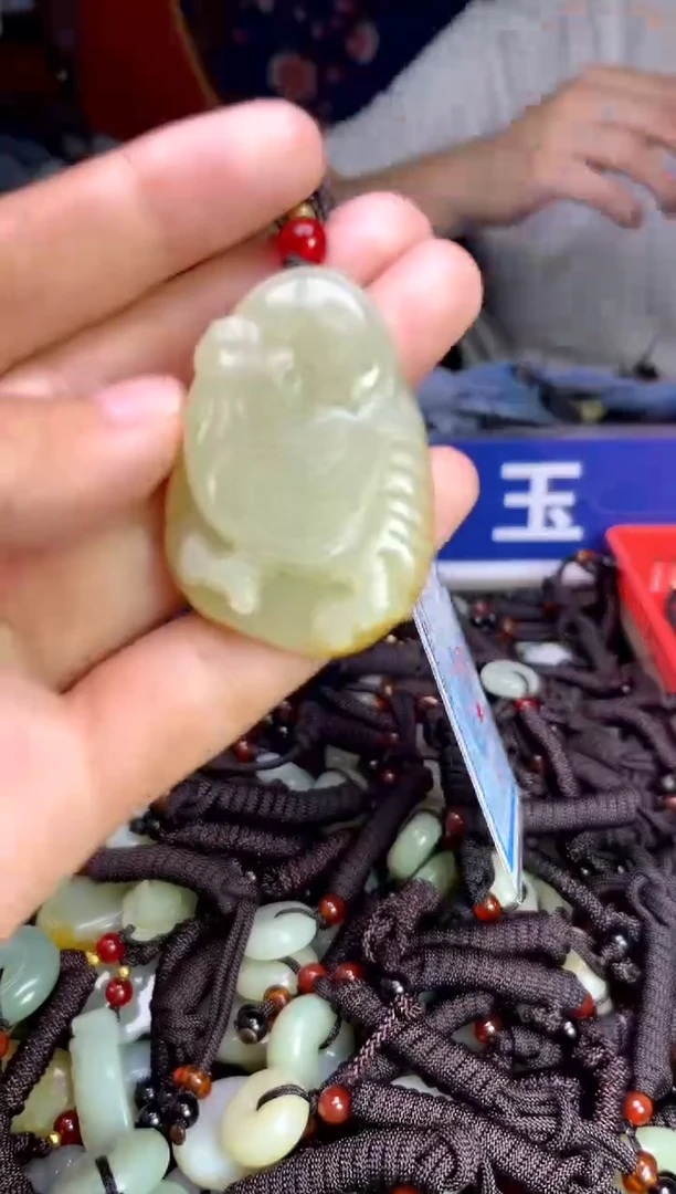 未镶嵌和田玉挂件1