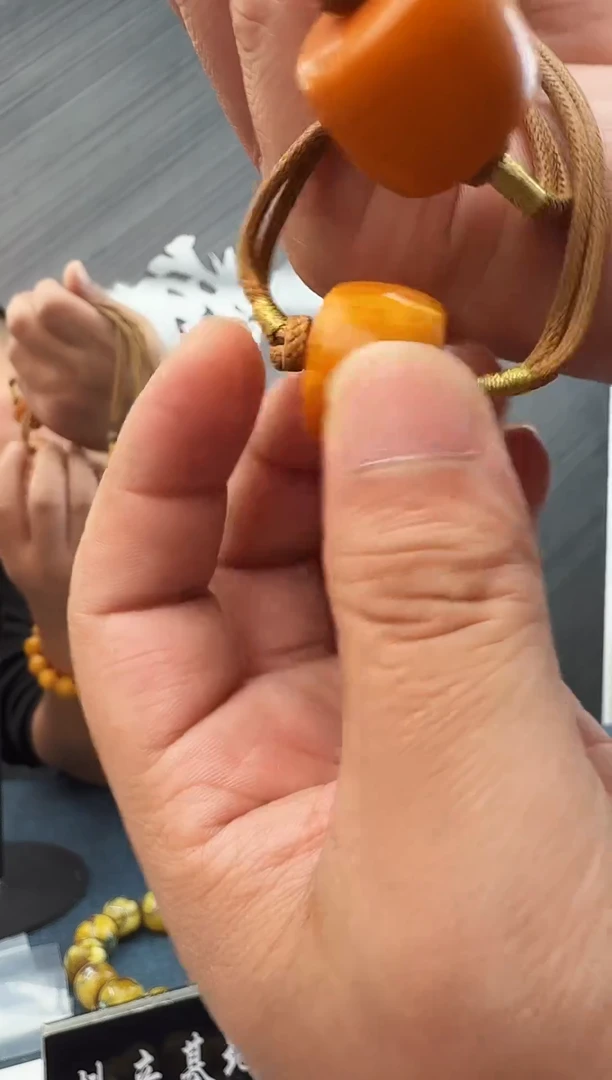 蜜蜡未镶嵌珠宝奇石假一罚十，多样性发其一