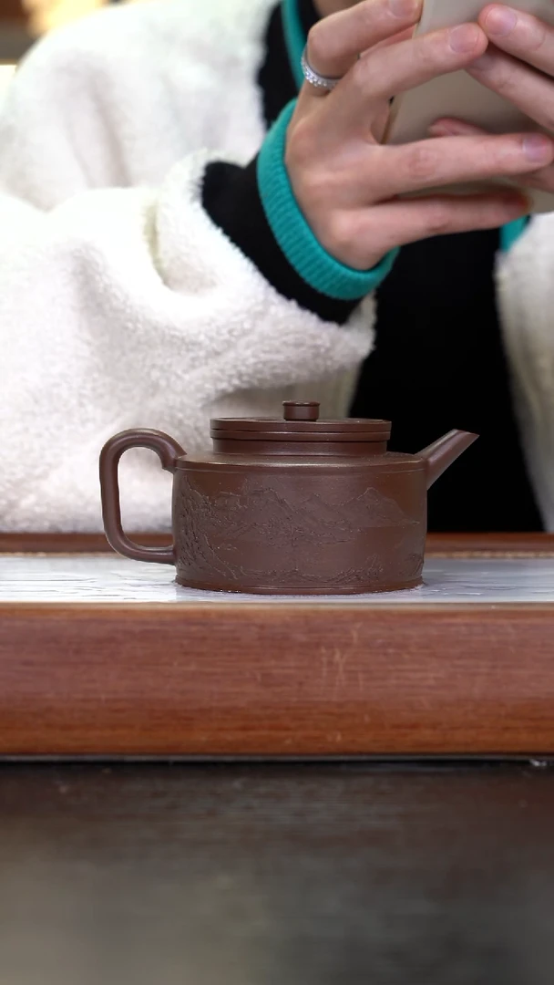 茶壶紫砂  革紫泥   堆绘    170cc   全手工