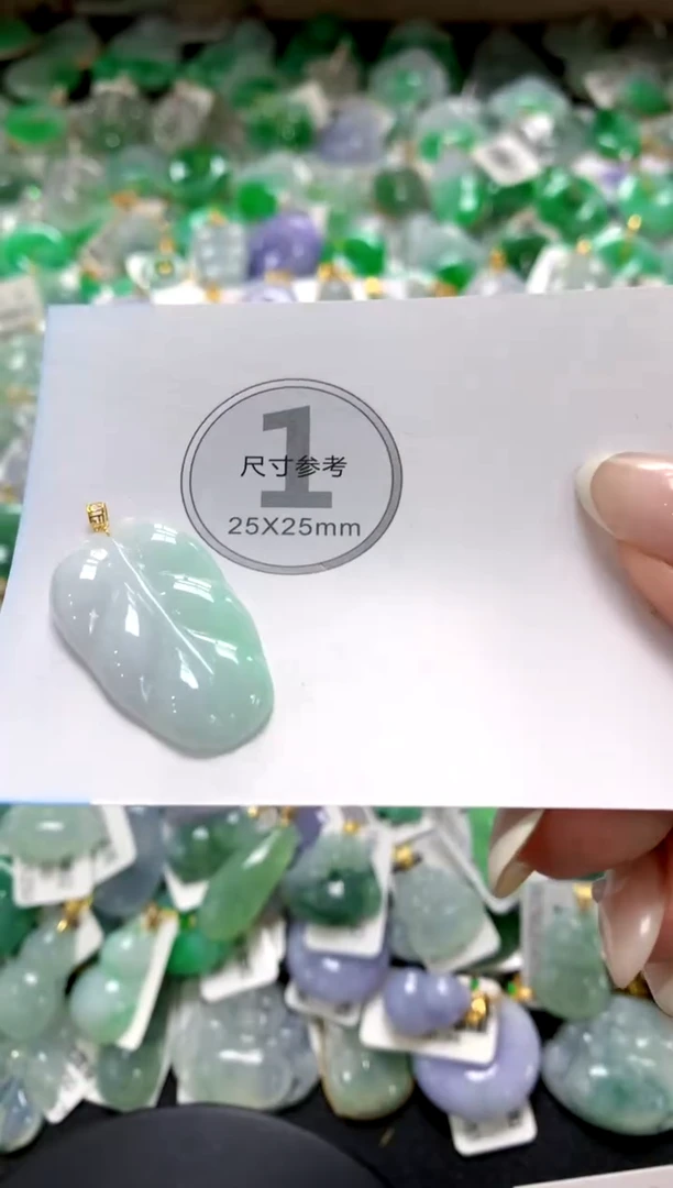 翡翠18K金镶嵌颈饰1111111111111111