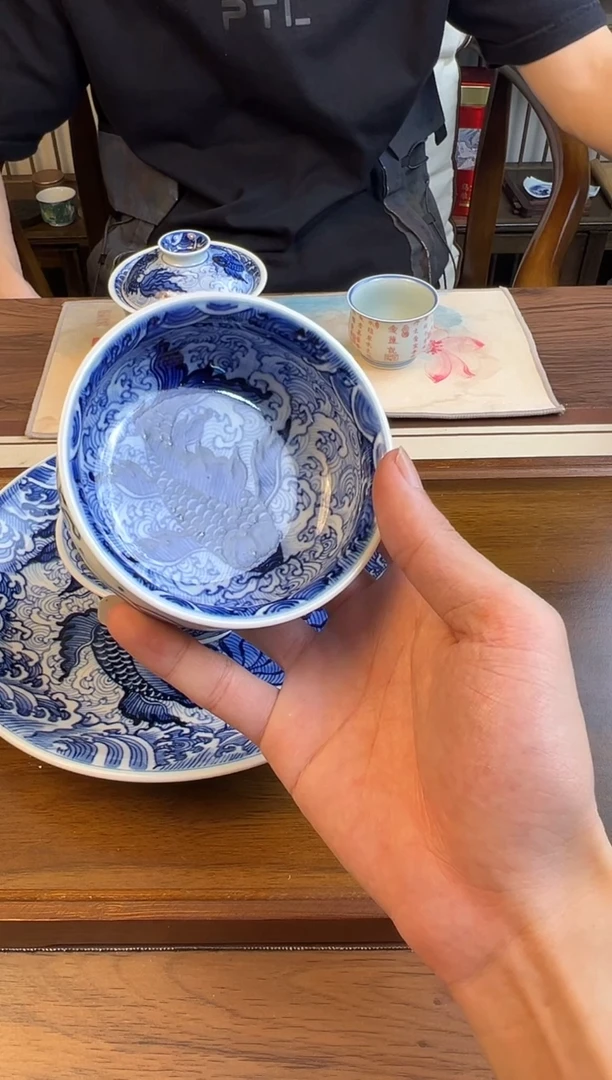 问青坊纯手工手绘青花大鱼柴窑杯子