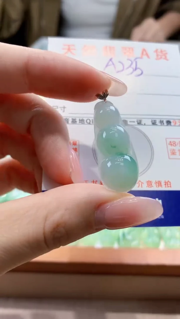 颈饰18K金镶嵌翡翠 天然缅甸a货翡翠