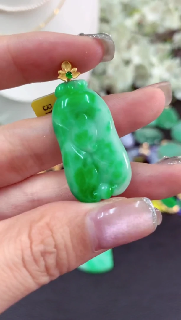 吊坠(不含链)18K金镶嵌翡翠挂件