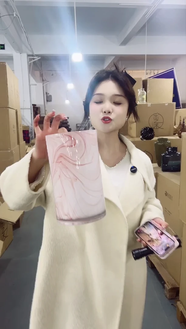 【闪购商品】玻璃乐之沭花瓶微瑕-6PAE