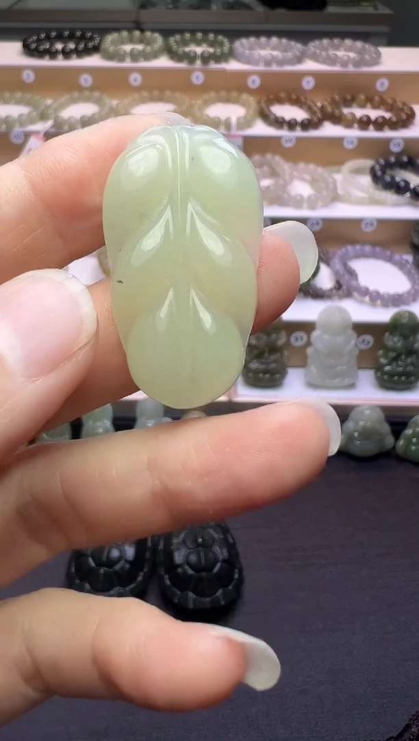 颈饰未镶嵌和田玉121号链接有黑点约卡37*22*4+