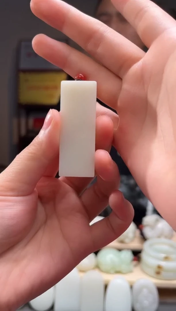 颈饰未镶嵌和田玉吊坠