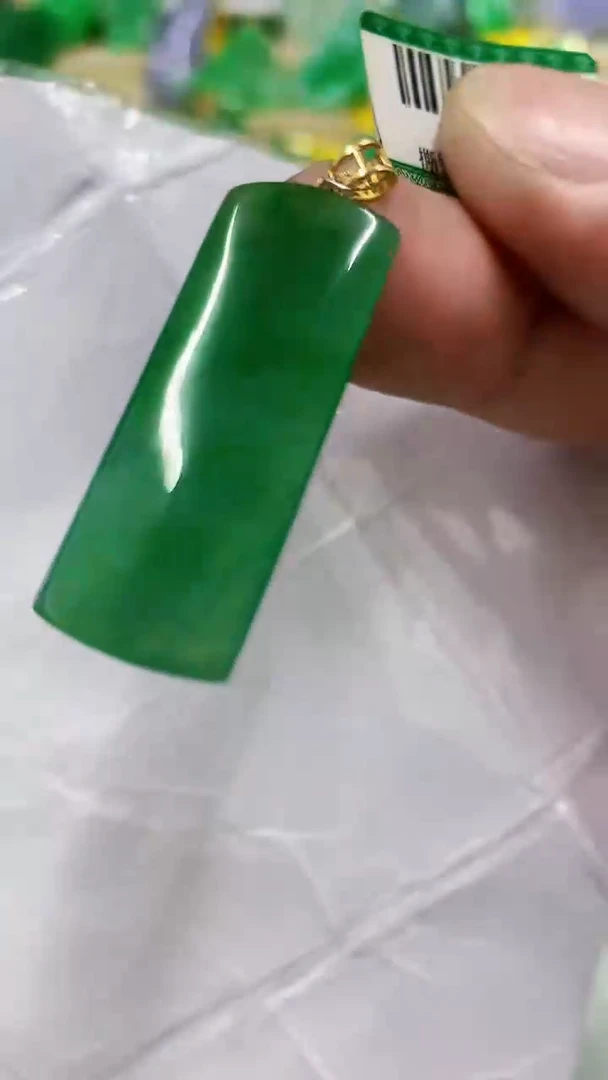 翡翠18K金镶嵌颈饰挂件