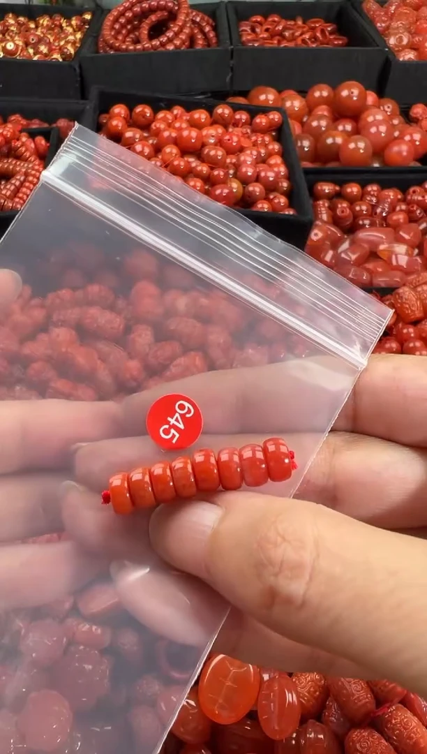 南红玛瑙未镶嵌颈饰1
