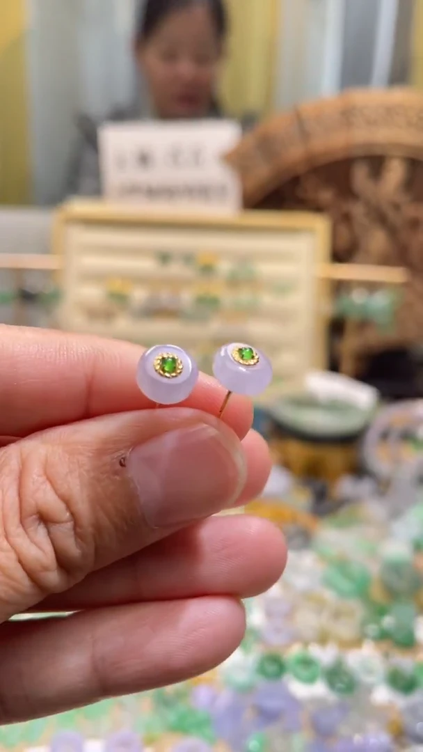 颈饰18K金镶嵌翡翠平安扣耳钉一对