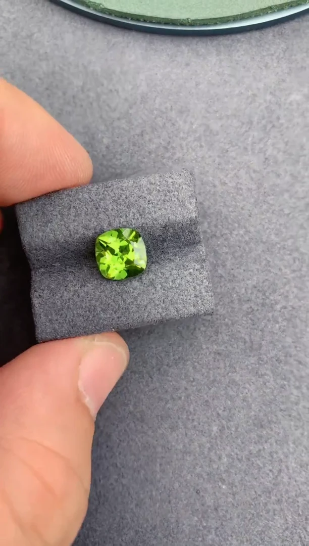 未镶嵌裸石橄榄石2.5ct 橄榄石枕形