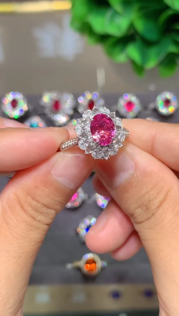 戒指彩色蓝宝石18K金镶嵌2.03CT