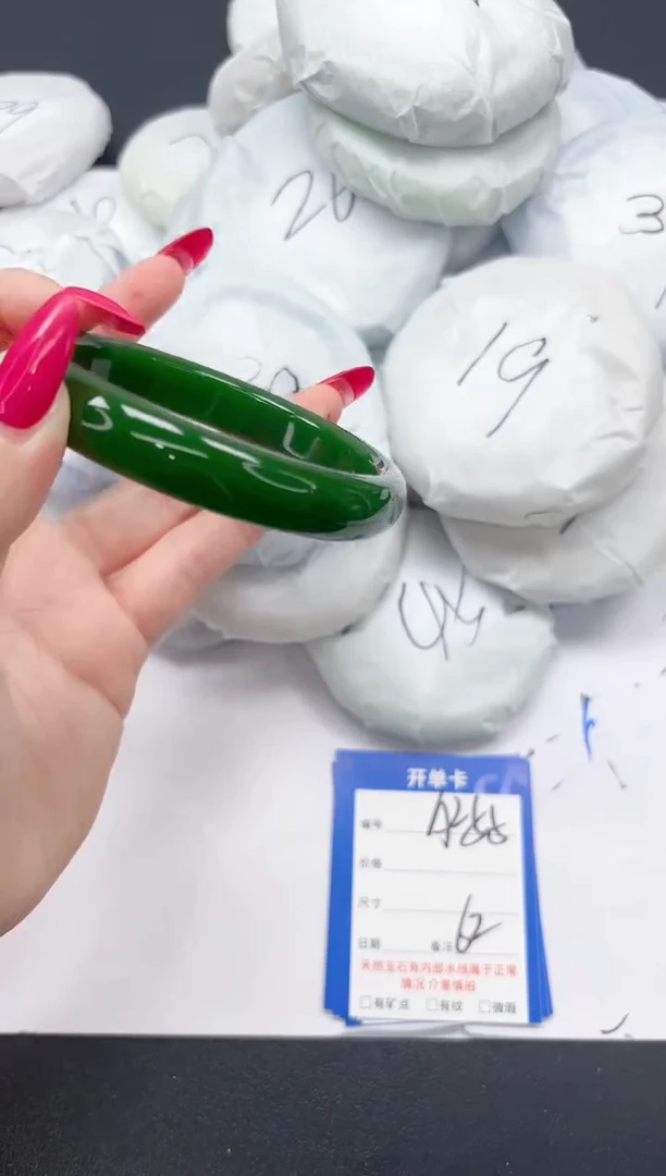 未镶嵌手镯石英质玉A255/62