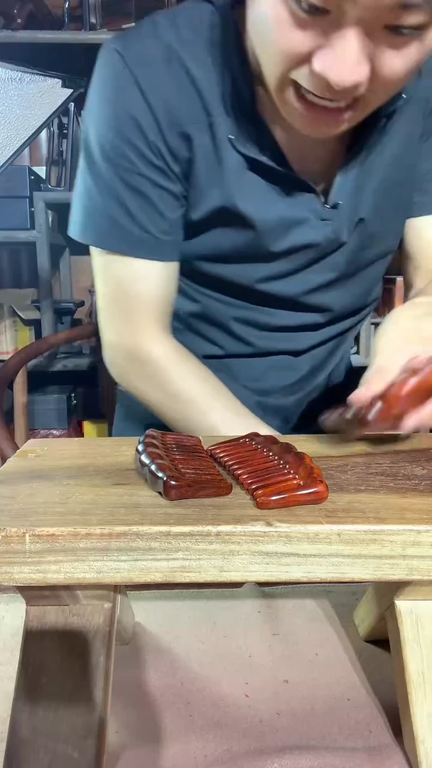 檀香紫檀（小叶紫檀）梳子