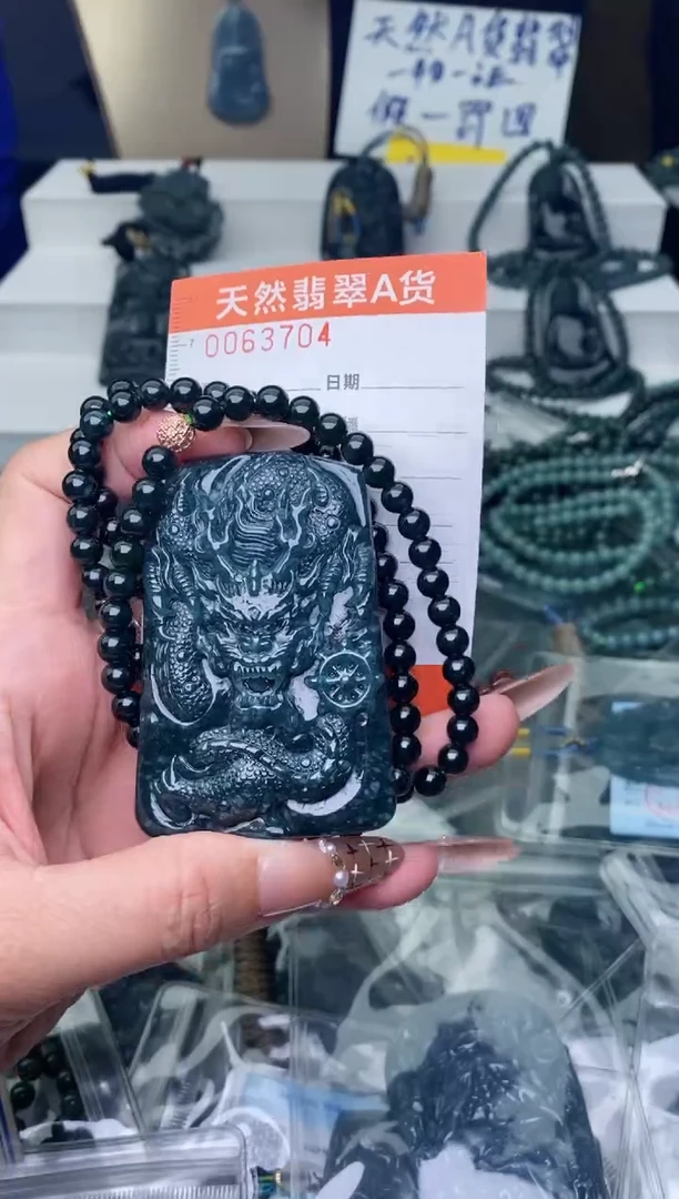 【闪购商品】翡翠颈饰未镶嵌··········