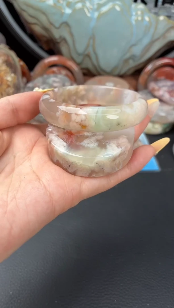 未镶嵌手镯（圆镯）石英质玉55.2