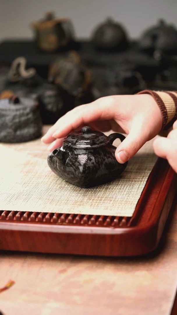 归玉堂冰碛岩重工雕刻四方传炉壶230cc