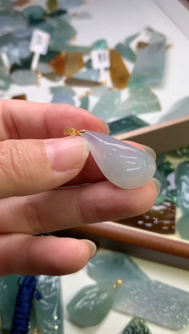 【闪购商品】翡翠颈饰18K金镶嵌吊坠