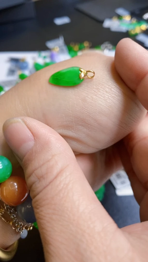 【闪购商品】翡翠颈饰未镶嵌吊坠