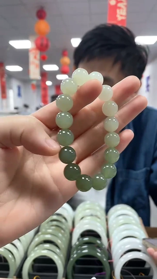 【闪购商品】和田玉手链未镶嵌湖水渐变卡12手串一条
