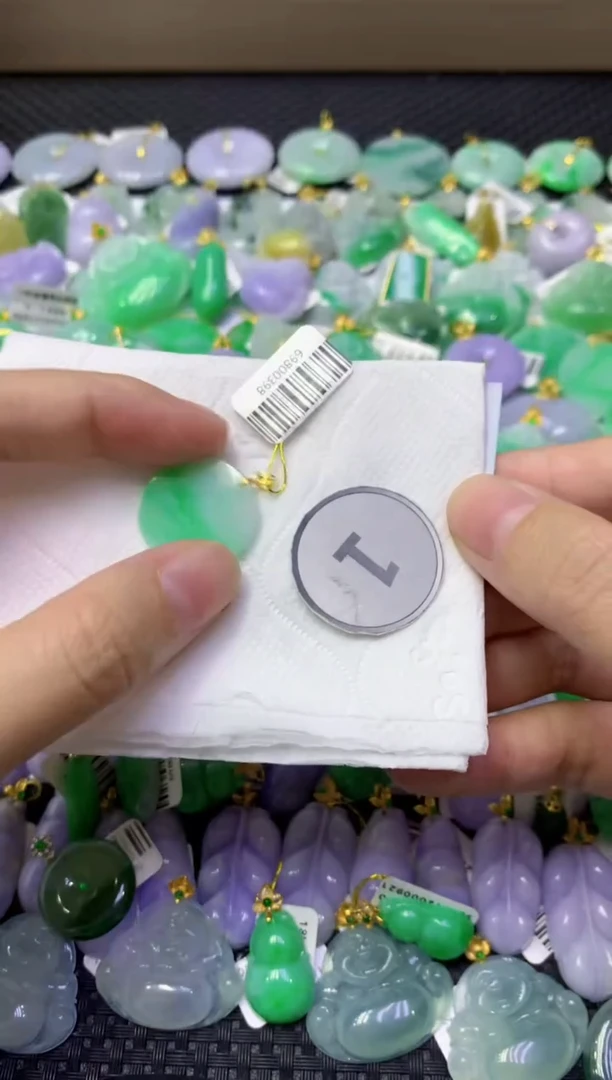 颈饰18K金镶嵌翡翠天然缅甸翡翠A货