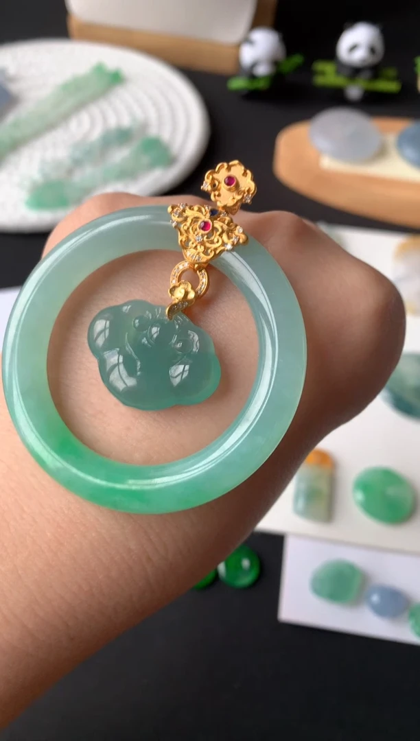 颈饰18K金镶嵌翡翠懒****享0114879700镶嵌费