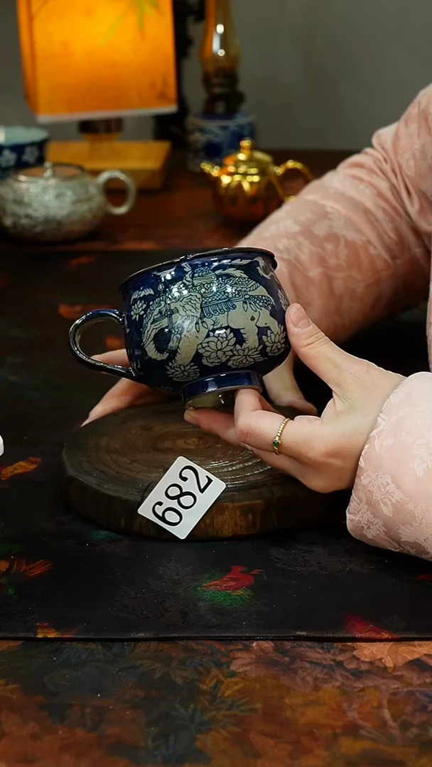 【闪购商品】..........茶碗.........微黄