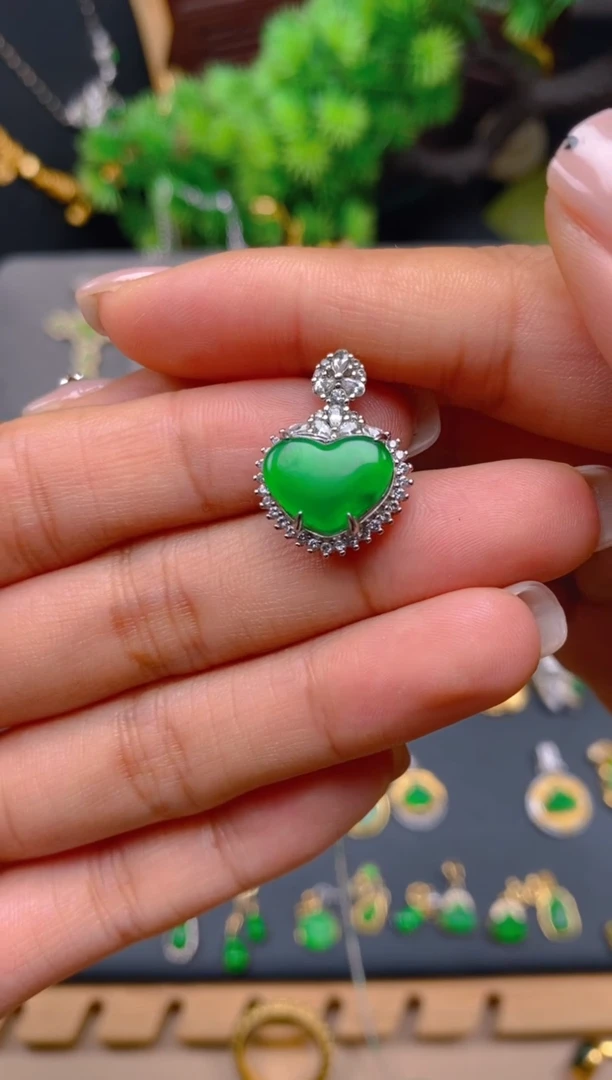 吊坠(不含链)银S925镶嵌翡翠爱心