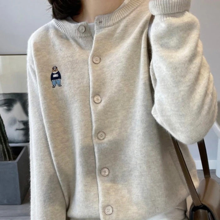 职业阿玛诗官2025秋冬新款时尚气质刺绣软糯针织开衫外套女款上衣