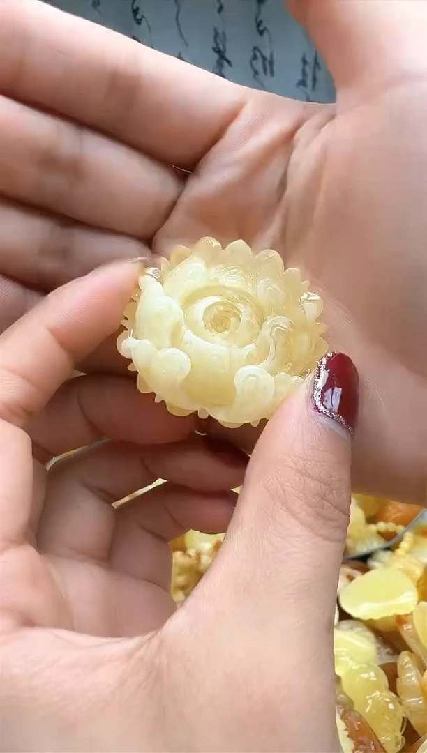 【闪购商品】琥珀裸石未镶嵌挂坠