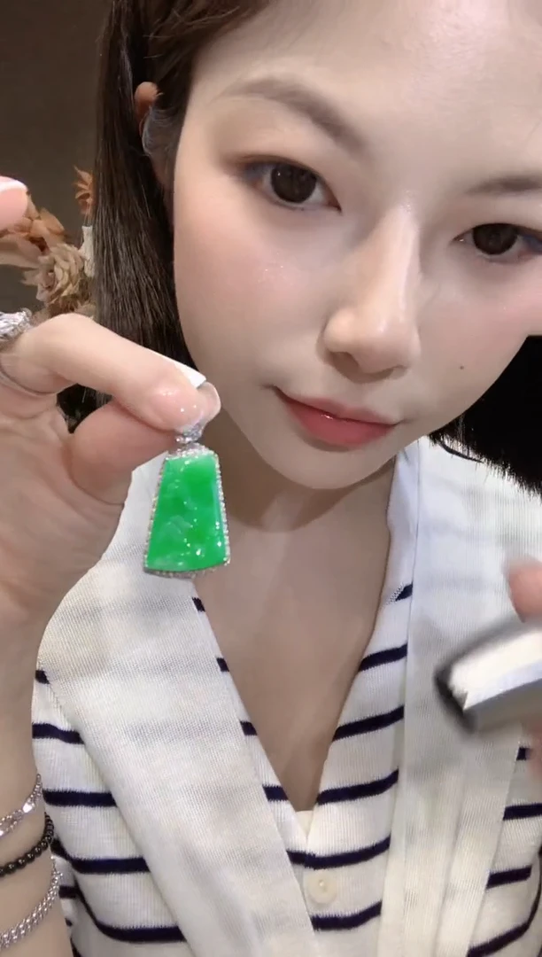 吊坠(不含链)18K金镶嵌翡翠b53
