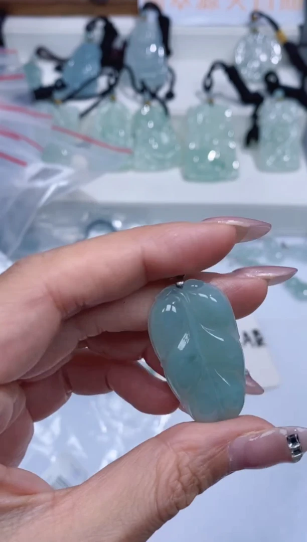 颈饰银S925镶嵌翡翠吊坠