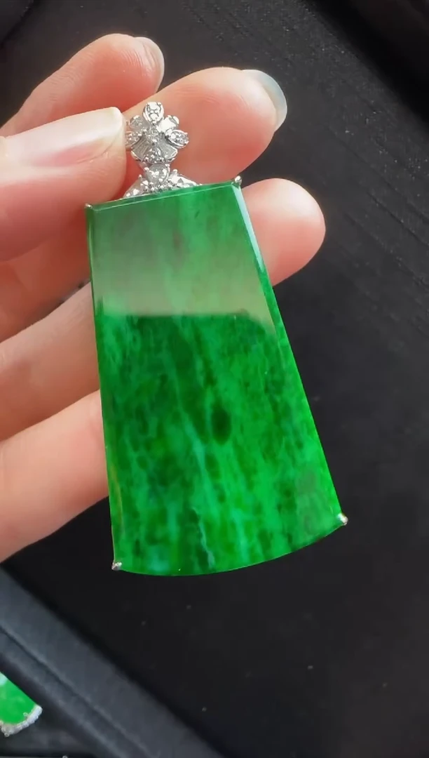 【闪购商品】翡翠颈饰18K金镶嵌443无事牌一个