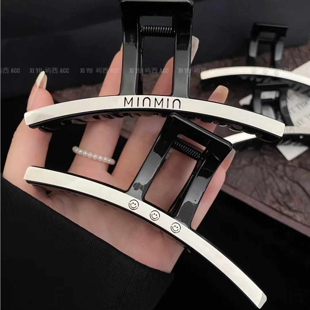 韩版气质钛钢字母抓夹女秋冬复古新款时尚洋气后脑勺鲨鱼夹盘发抓