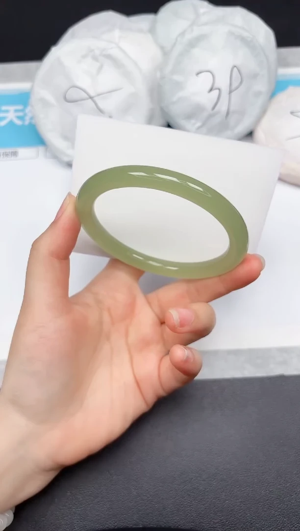 未镶嵌手镯石英质玉257-63.4