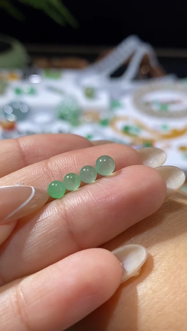 未镶嵌定制翡翠静*卡4+珠珠一组4个   2200+0